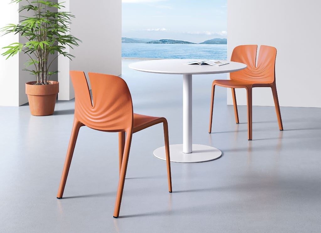 Plis stacking chairs